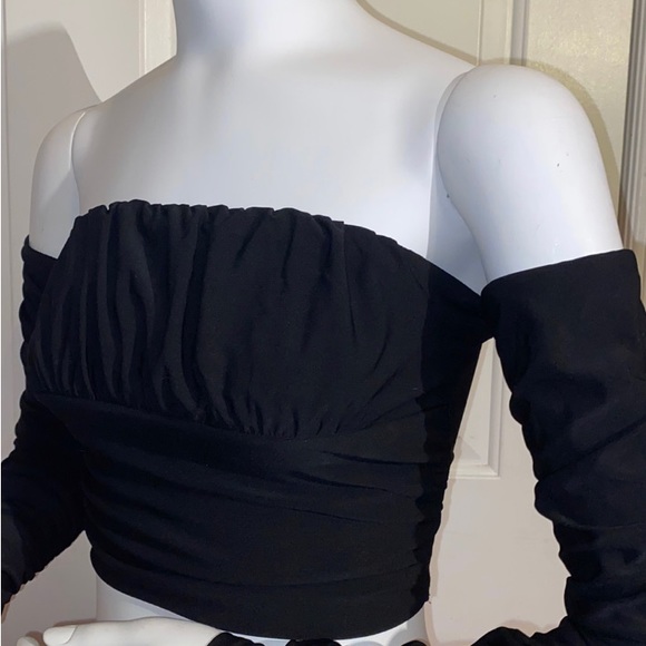 Better Be Ruched Mid Crop Top - Picture 8 of 9